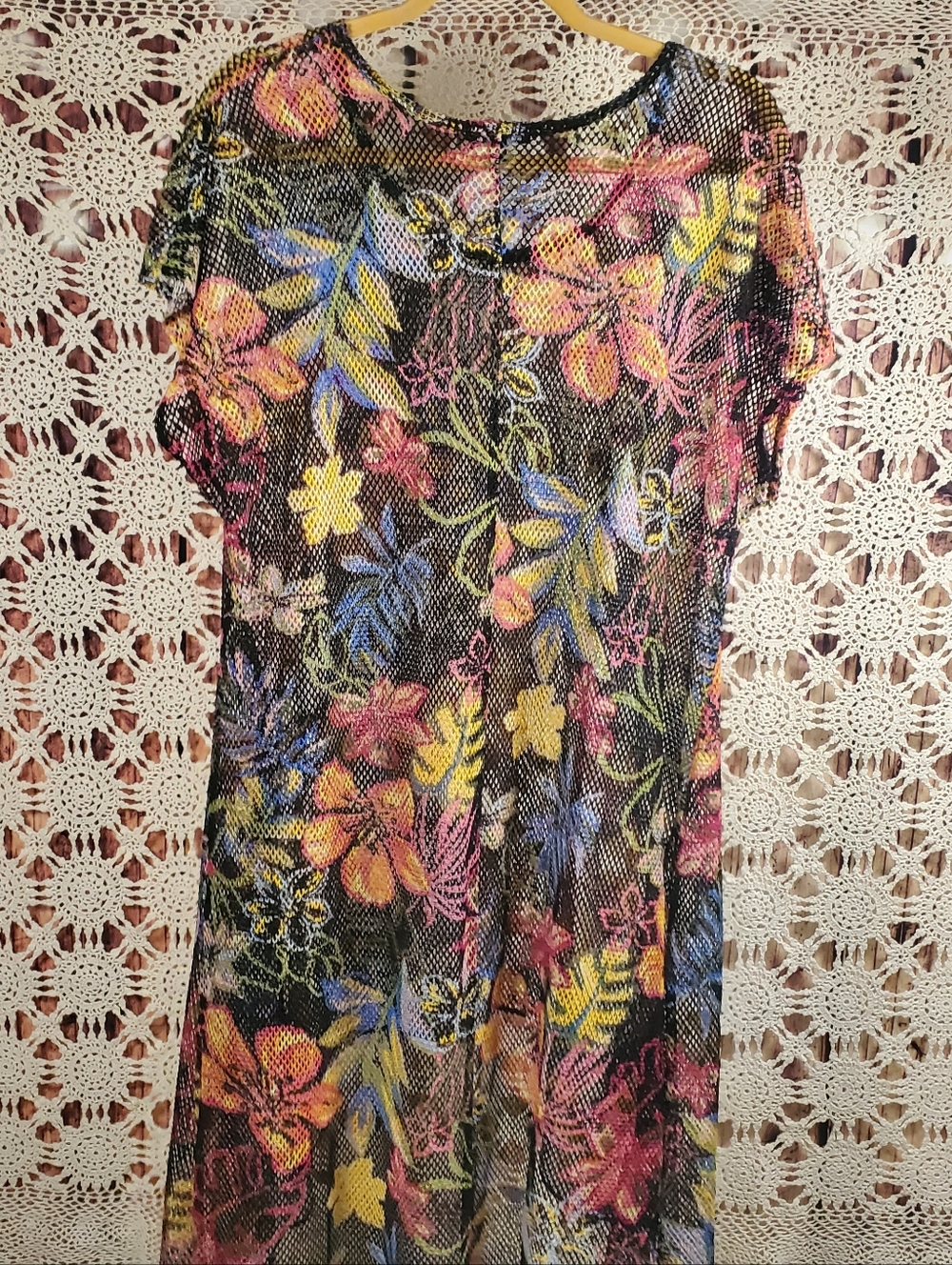 NWOT Floral Mesh Overlay Top with Black Base - Picture 4 of 5